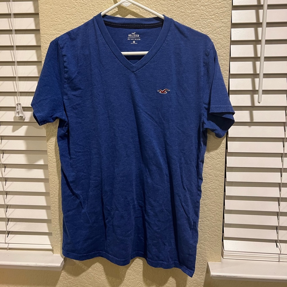 Hollister blue t shirt